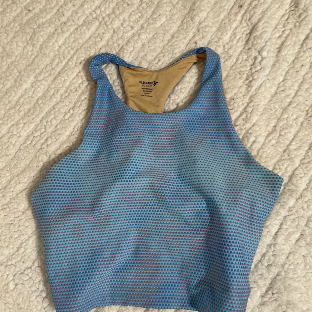 Size 14.16 workout top it runs big enough for me. Small female